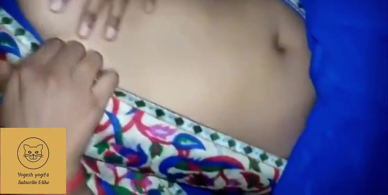 Padosi bhabhi yogita ko raat me akele ghar pe bula kar Dogistyle me choda