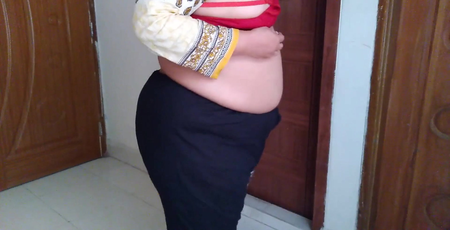 Red Color Bra bechne vale ne Tamil hot aunty ko chodne par majbor kiy (Indian sexy aunty fucking with bra seller) CumSho