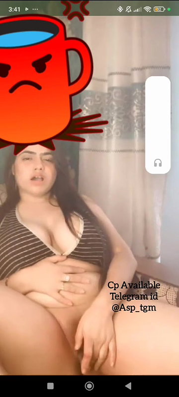 Chamet Big Boobs Girl Putting Toy Inside Pussy