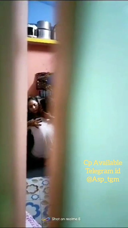 Kitchen me Paani Peene Gayi Bhabhi Ko Devar ne Dabocha