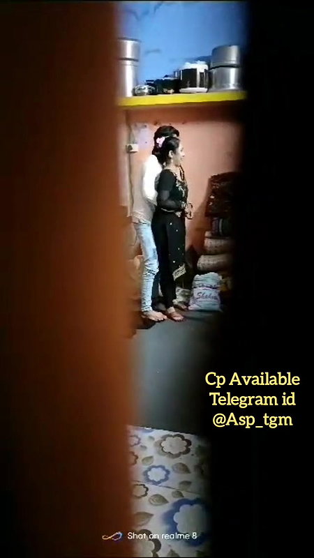 Kitchen me Paani Peene Gayi Bhabhi Ko Devar ne Dabocha