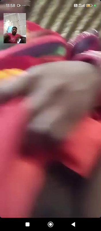 saree uthake chcuhe dikhayi