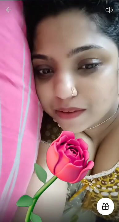 ndian Mallu milf actress influencer stripping nude