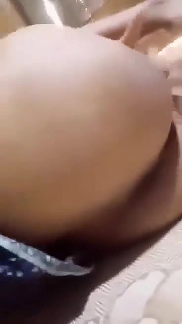 chut mein ungli kri ladki ne