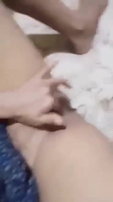 chut mein ungli kri ladki ne