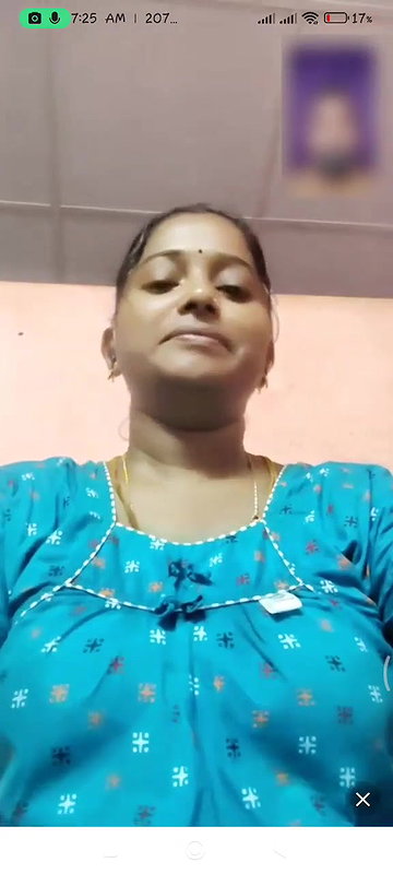 chubby dusky bhabhi boob dikhayi