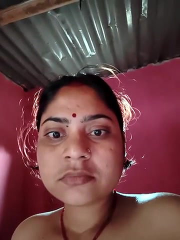 aanushaka boob show