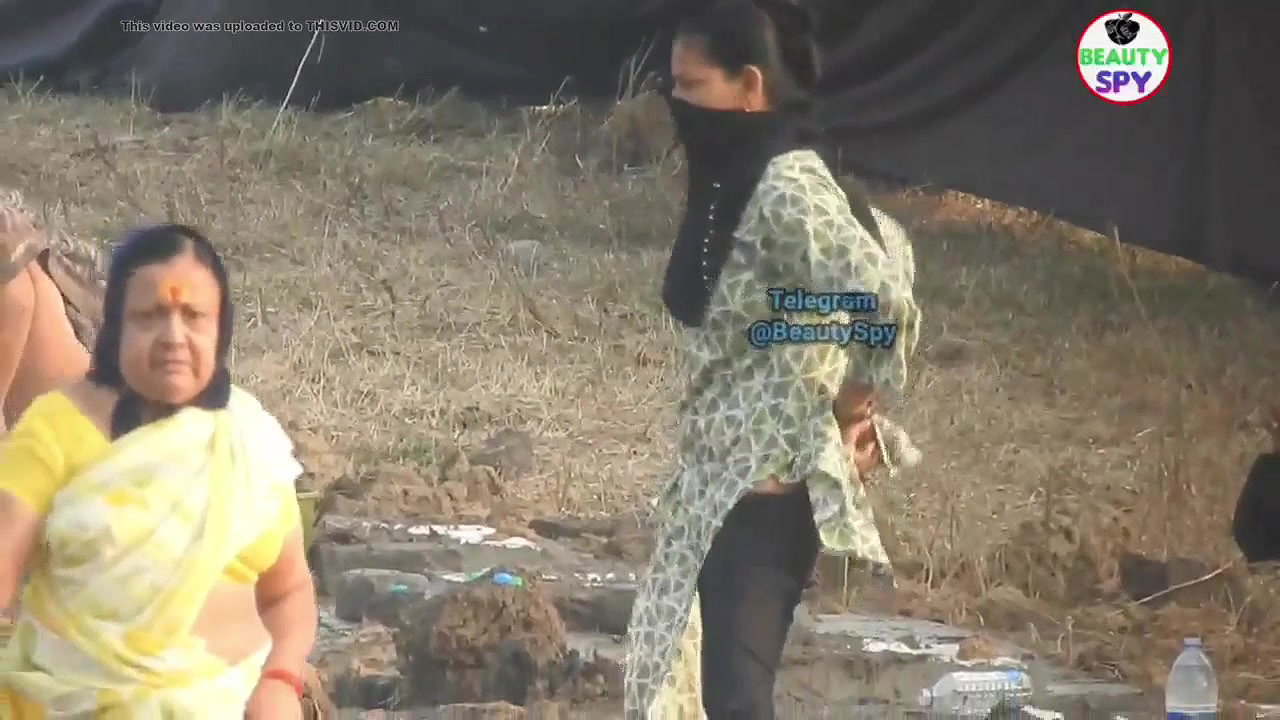 aunty outdoor pissing