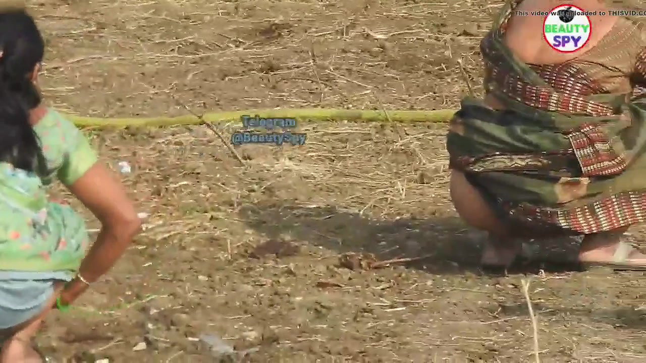 multipleaunties pissing outdoor