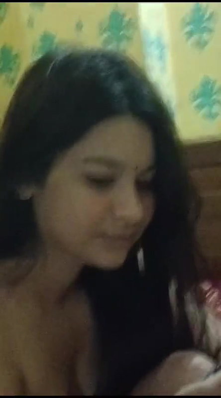 Voluptuous Indian girl nude in hotel room viral MMS