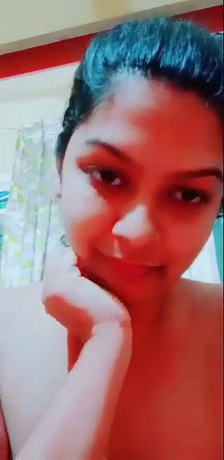 chubby figure showing big boobs and viral pussy