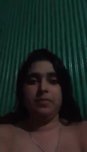 village desi lady showing big boobs and pussy