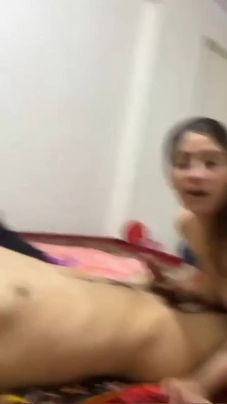 gorgeous girl giving handjob to lover viral MMS