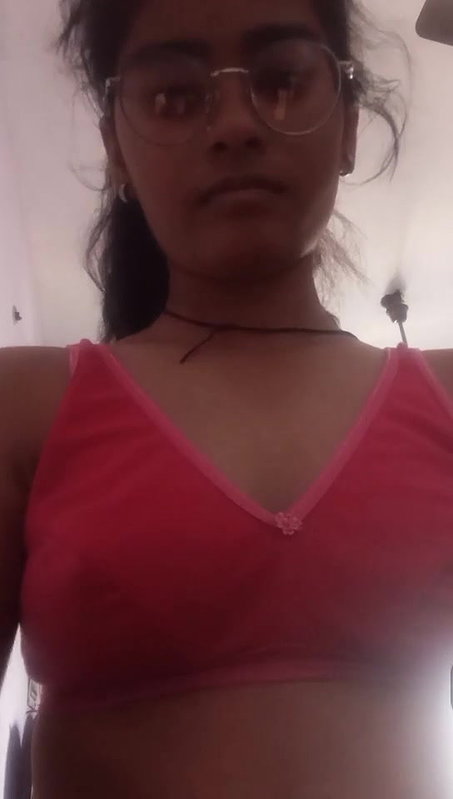 virgin GF boobs show selfie video shared online
