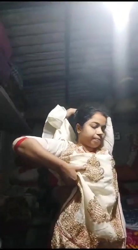 girlfriend removing salwar Indian nude mms