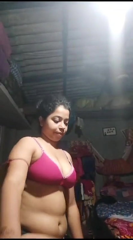 girlfriend removing salwar Indian nude mms