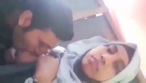 Bangladeshi hijab girl boob sucking viral outdoor