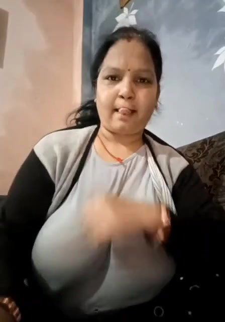huge booby Indian aunty sex mood viral boob play