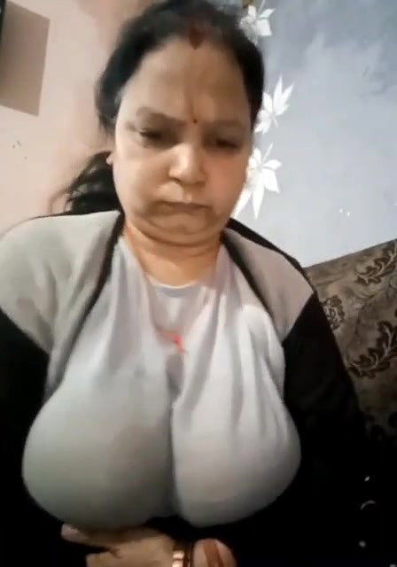 huge booby Indian aunty sex mood viral boob play