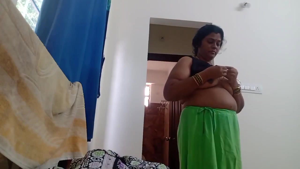 Telugu aunty sex affair dress change hidden cam