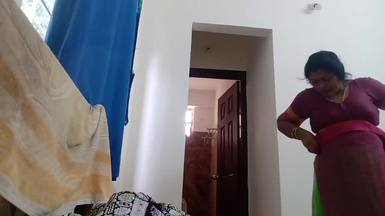 Telugu aunty sex affair dress change hidden cam