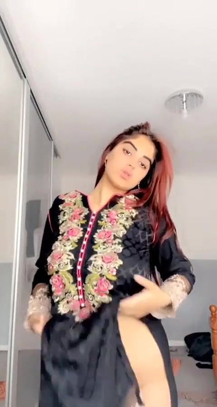 sexy maal showing ass and viral big boobs expose