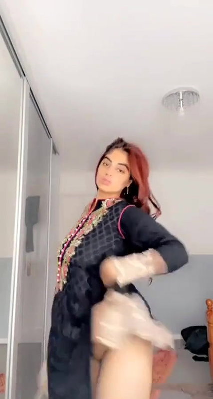 sexy maal showing ass and viral big boobs expose