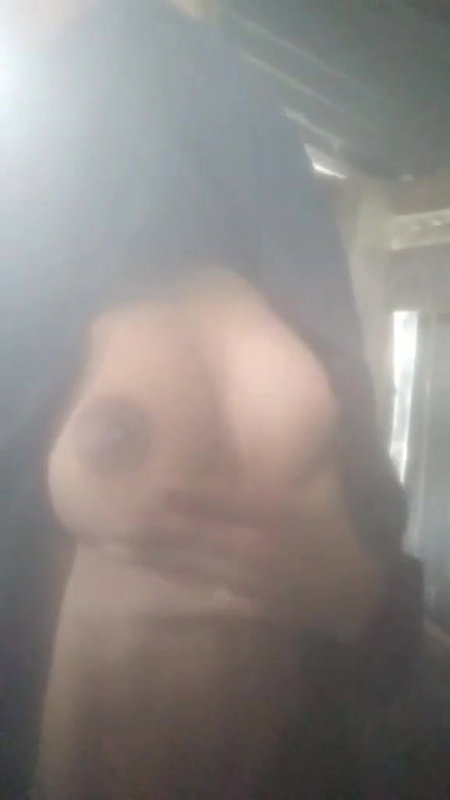 Bamgladeshi virgin girl viral boobs show selfie