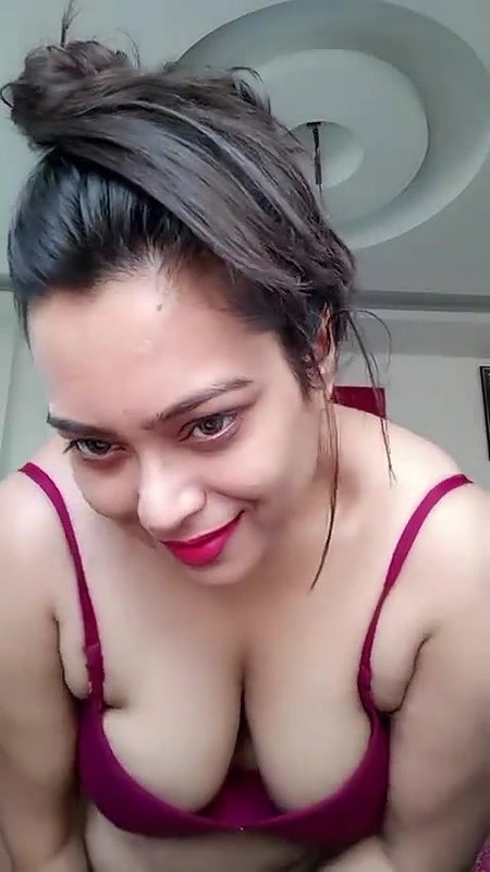big ass horny bhabhi boobs show viral MMS