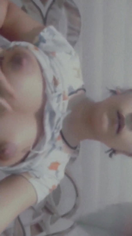 selfie cute girl boobs show to lover video MMS