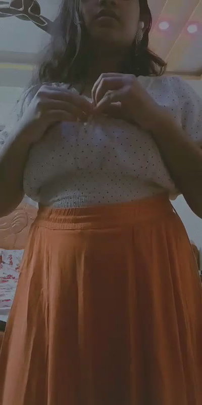 chubby girlfriend stripping big boobs viral show