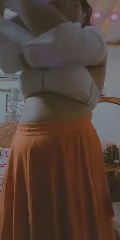 chubby girlfriend stripping big boobs viral show
