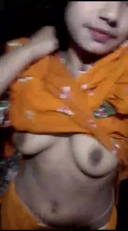 cute Desi girl selfie nude boobs showing MMS