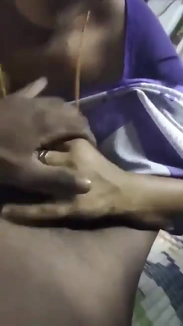 saree moved boobs show of mature bhabhi viral MMS 1