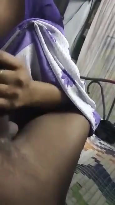 saree moved boobs show of mature bhabhi viral MMS 1