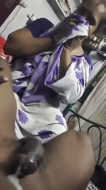 saree moved boobs show of mature bhabhi viral MMS 1