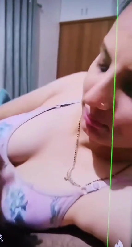 cleavage in bra with desi blowjob by horny girl