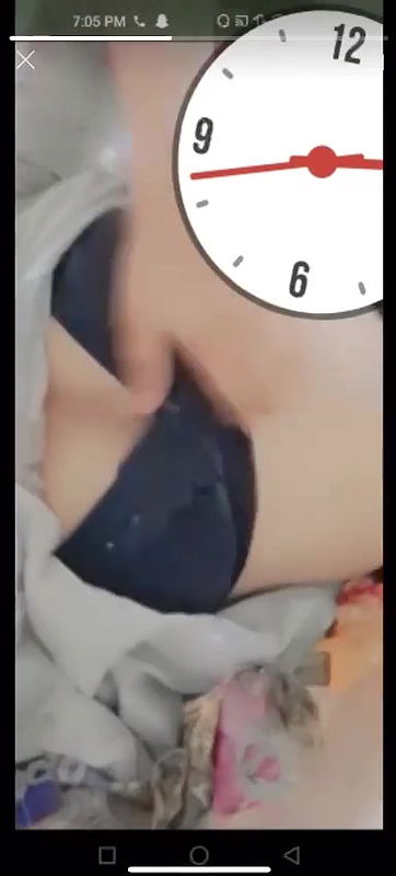 Desi lady showing boobs