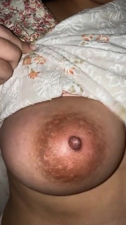 Desi lady big boobs pressing by lover viral MMS