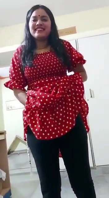 sexy GF nude bath captured by lover viral MMS