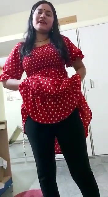 sexy GF nude bath captured by lover viral MMS