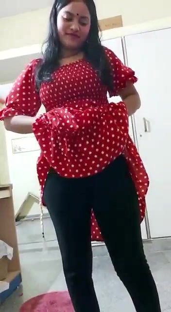 sexy GF nude bath captured by lover viral MMS