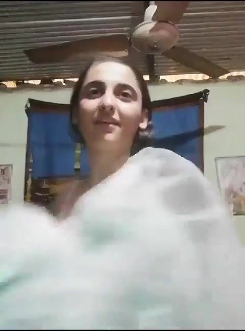 cute Paki girlfriend topless Pakistani porn videos