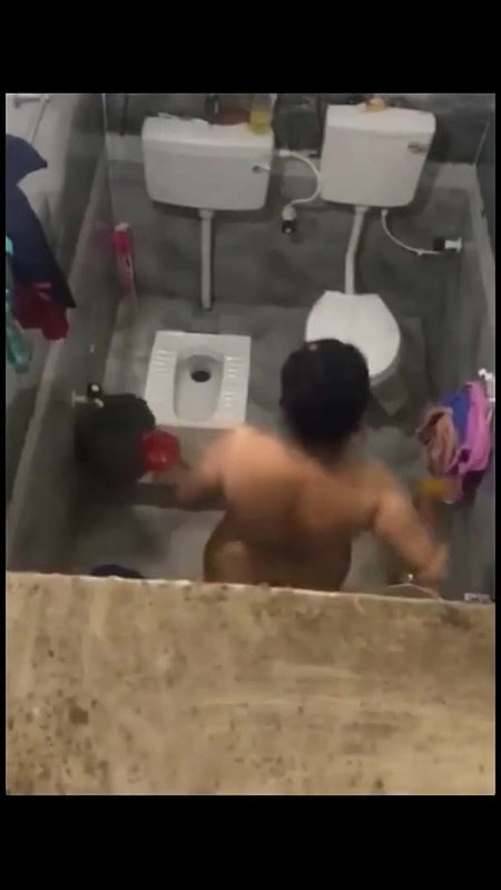 hot aunty pissing and nude bath viral hidden cam