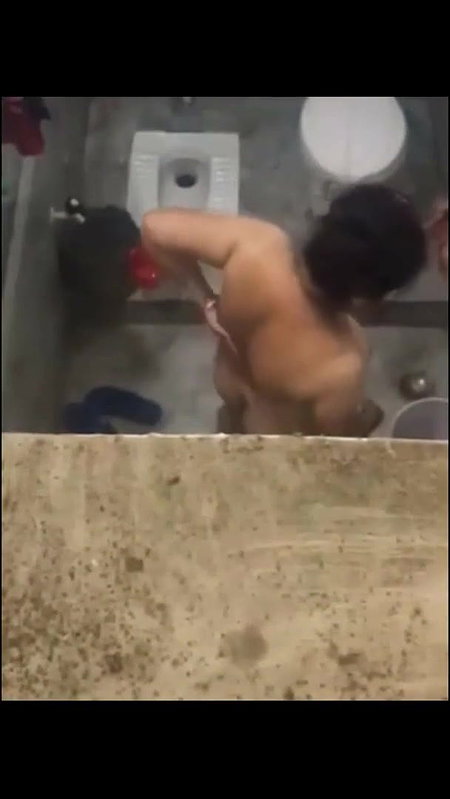 hot aunty pissing and nude bath viral hidden cam