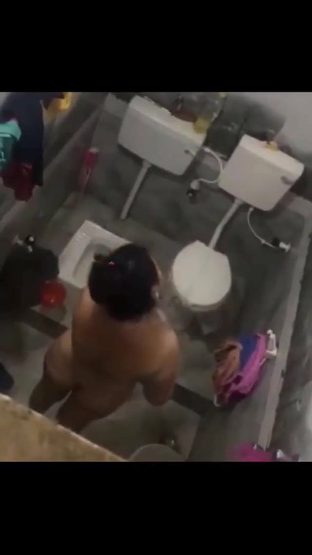hot aunty pissing and nude bath viral hidden cam