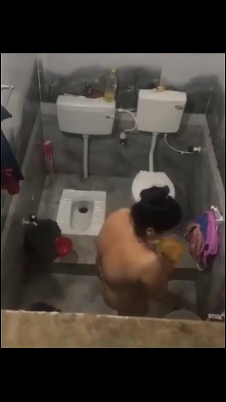 hot aunty pissing and nude bath viral hidden cam
