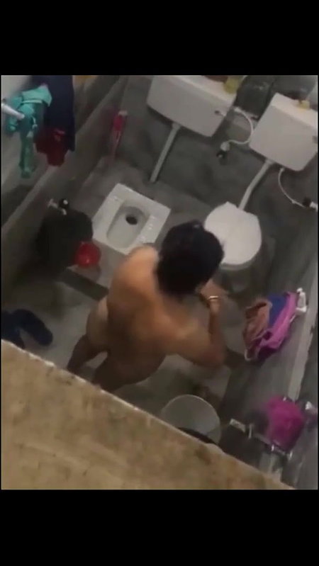 hot aunty pissing and nude bath viral hidden cam