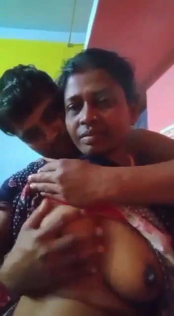 housewife boob press viral Indian couple MMS