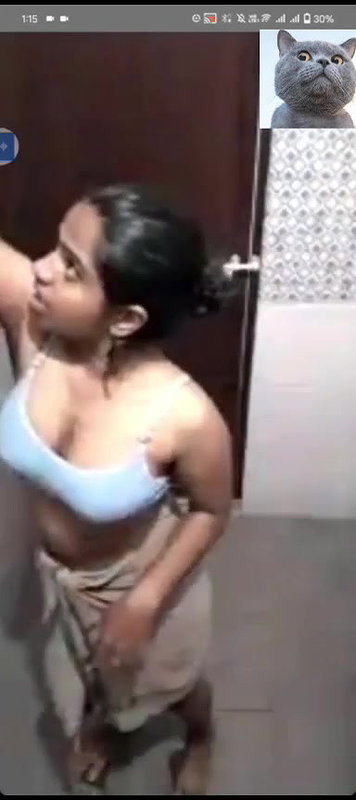 short hair girlfriend nude bath on video call
